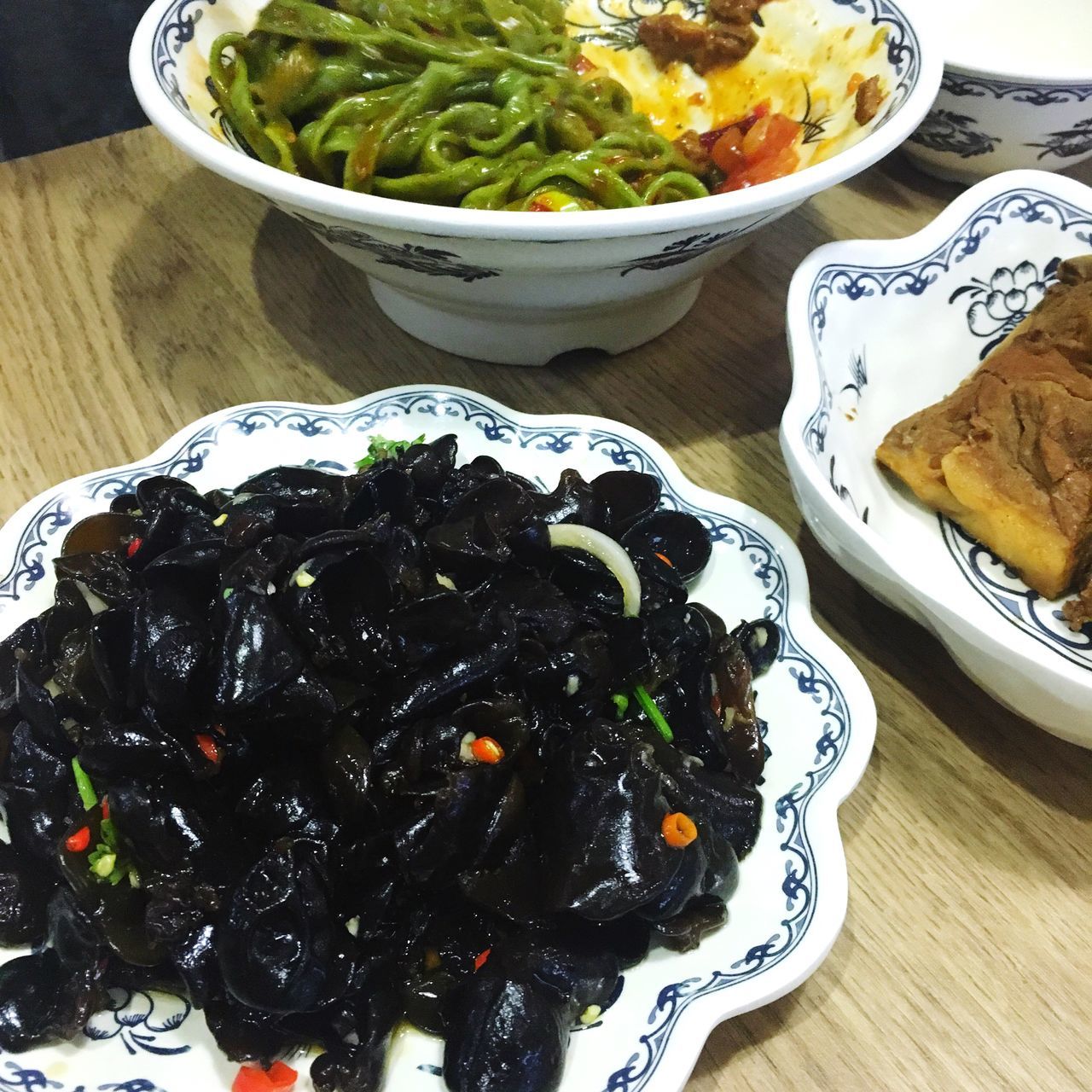 HIGH ANGLE VIEW OF FOOD SERVED IN PLATE