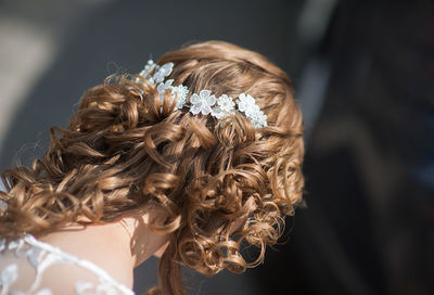 Rear view of bride with wearing artificial flowers in hair