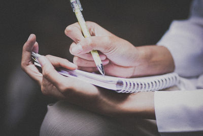 Close-up of woman hand holding cigarette