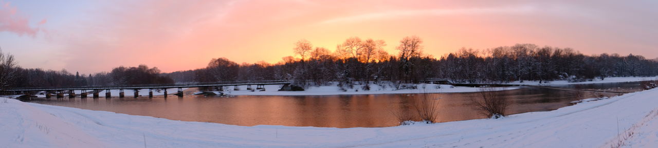 SCENIC VIEW OF LAKE BY TREES AGAINST SKY DURING SUNSET