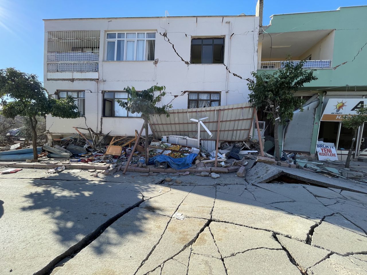 architecture, built structure, building exterior, building, residential area, nature, house, day, home, sunlight, no people, residential district, neighbourhood, outdoors, accidents and disasters, tree, city, shadow, plant, sky