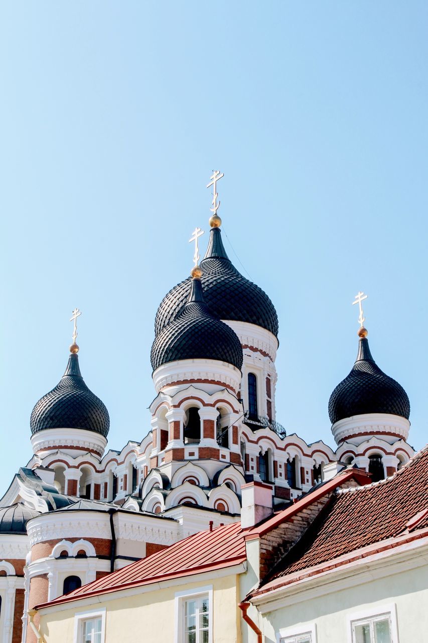 LOW ANGLE VIEW OF A BUILDING