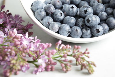 Close-up of grapes in bowl