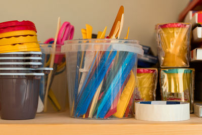 Colored markers in a plastic bucket