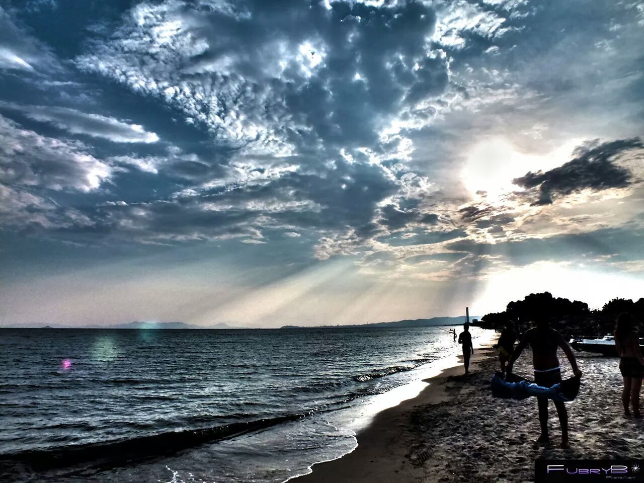 sea, water, sky, horizon over water, beach, leisure activity, lifestyles, cloud - sky, shore, scenics, men, sun, beauty in nature, silhouette, tranquil scene, tranquility, person, sunset, nature