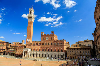  group of people in the palazzo pubblico with the torre del mangia