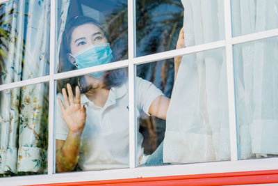 Asian woman quarantined at home to prevent the spread of the virus.
