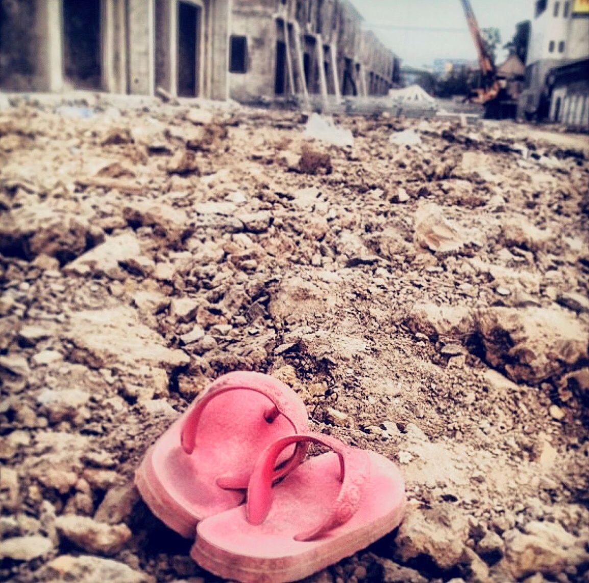 CLOSE-UP VIEW OF PINK STONE