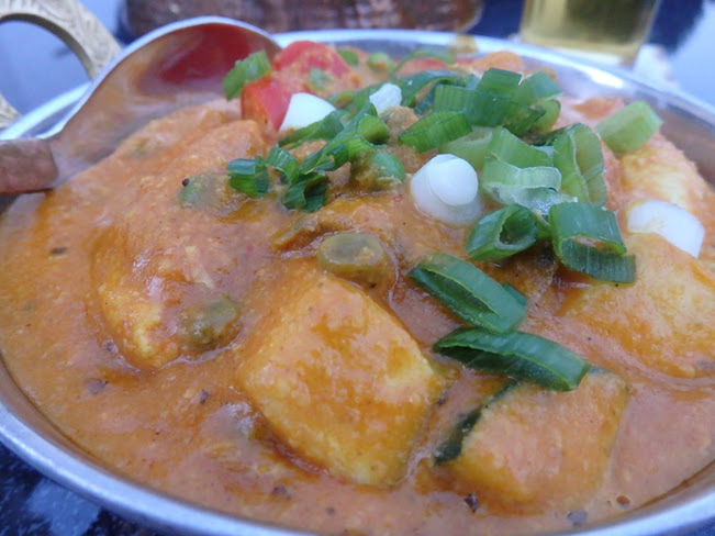 CLOSE-UP OF MEAT WITH RICE