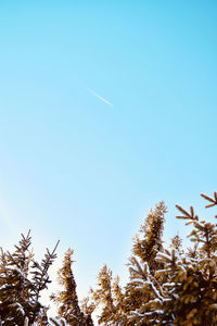 Low angle view of vapor trail against clear blue sky