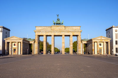 Panorama of the famous brandenburger tor in berlin with no people