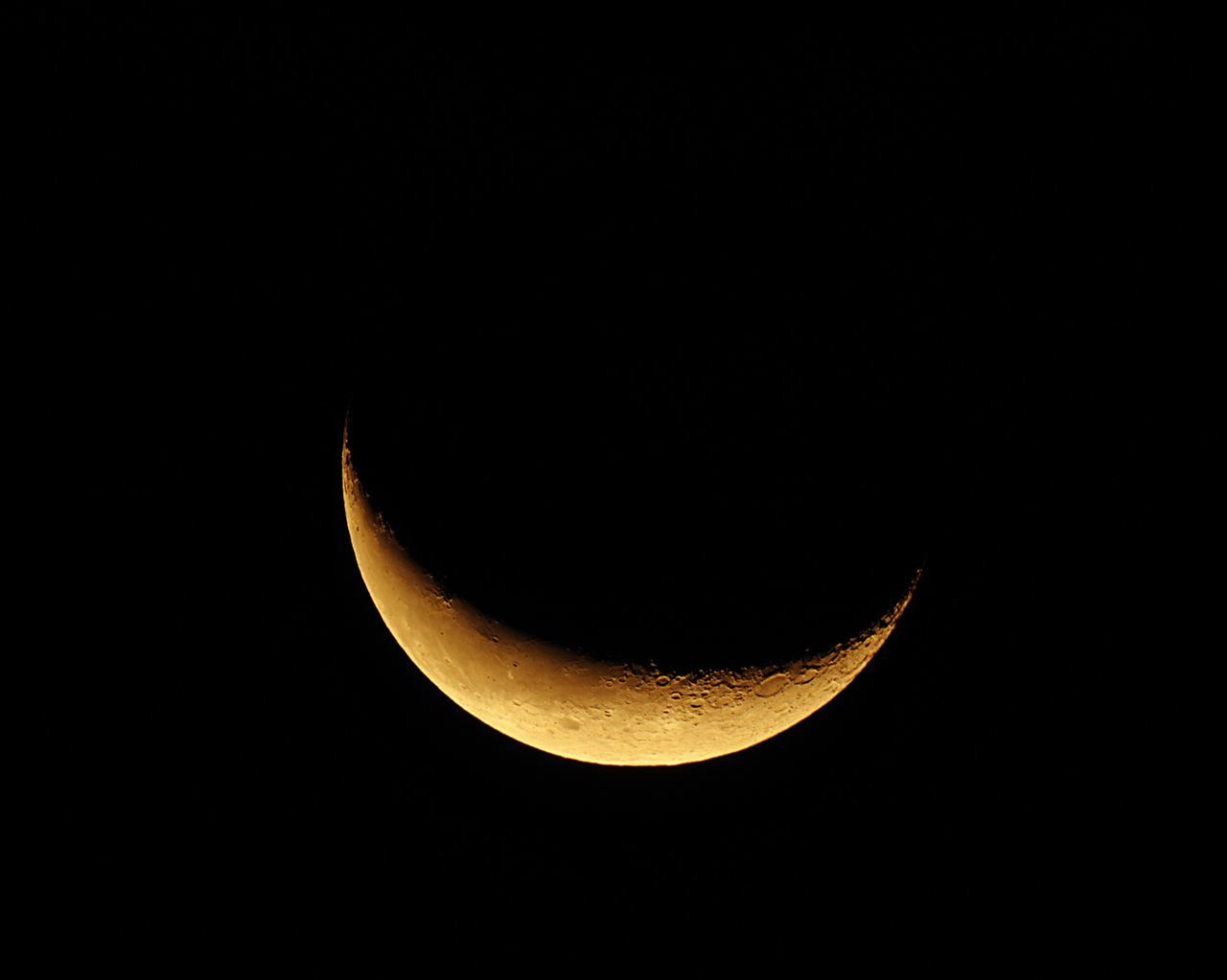 copy space, night, clear sky, moon, black background, beauty in nature, tranquility, dark, astronomy, nature, tranquil scene, studio shot, scenics, full moon, idyllic, planetary moon, cut out, no people, outdoors, moon surface