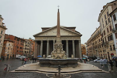 Statue of historic building against sky