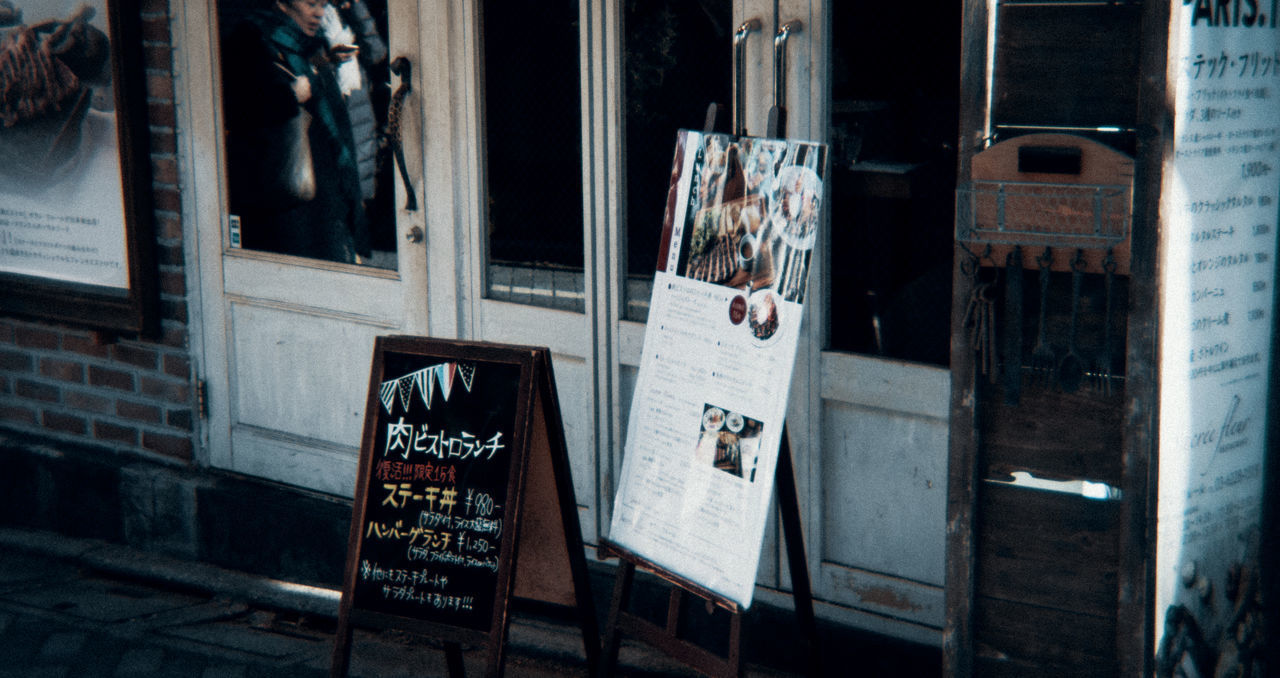 INFORMATION SIGN HANGING ON STORE