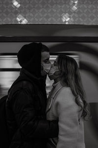 Love in subway 