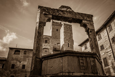 Sepia view of the main square of san gimignano with well in the center