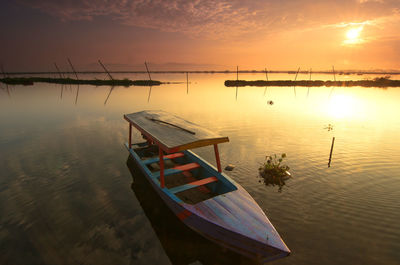 Boat parked on the lake with a magnificent sunrise view