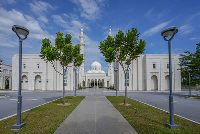 Beautiful islamic architecture of sri sendayan mosque in negeri sembilan, malaysia