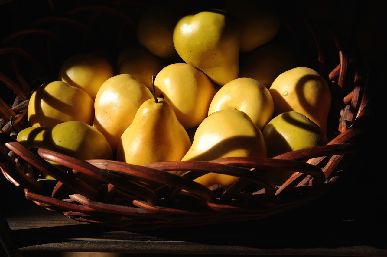 CLOSE-UP OF FRUITS