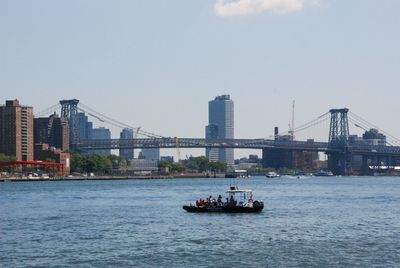 A boat on hudson river right next to brooklyn bridge, new york.