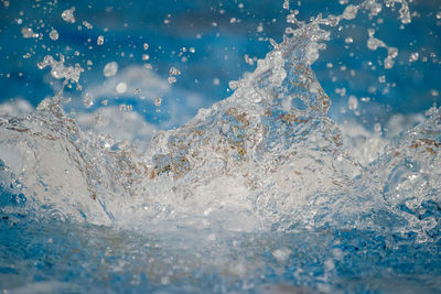 Waves splashing in sea