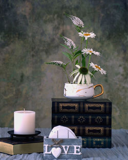 Close-up of white flowers in vase on table