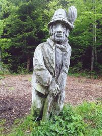 statue