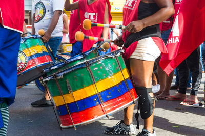 Brazilian musicians protest playing percussion instruments against the government of  bolsonaro