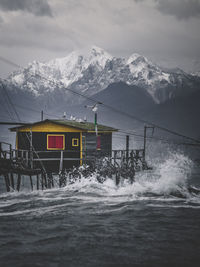 Rogue sea in bocca d'arno, marina di pisa 