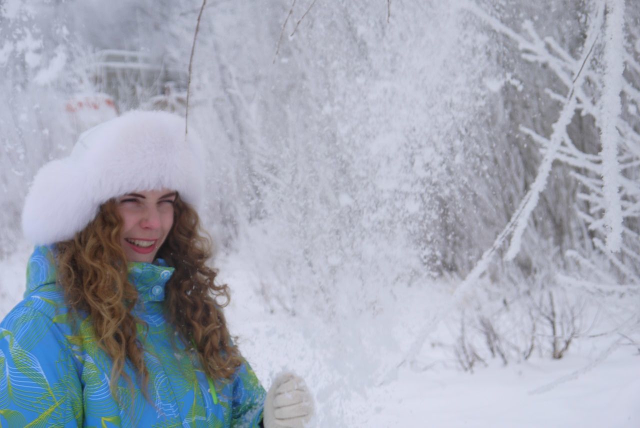 lifestyles, leisure activity, person, winter, young adult, cold temperature, snow, casual clothing, smiling, young women, looking at camera, portrait, standing, warm clothing, season, headshot, happiness, front view