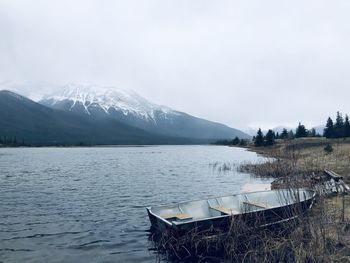 Frosty jasper river bank canadian rockies canoe