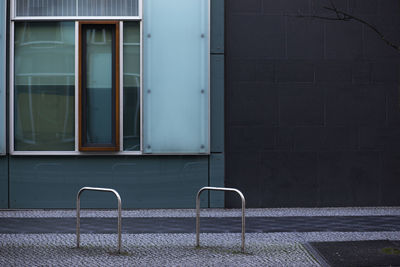 Empty chair against building