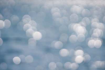 Defocused image of sea against sky on sunny day