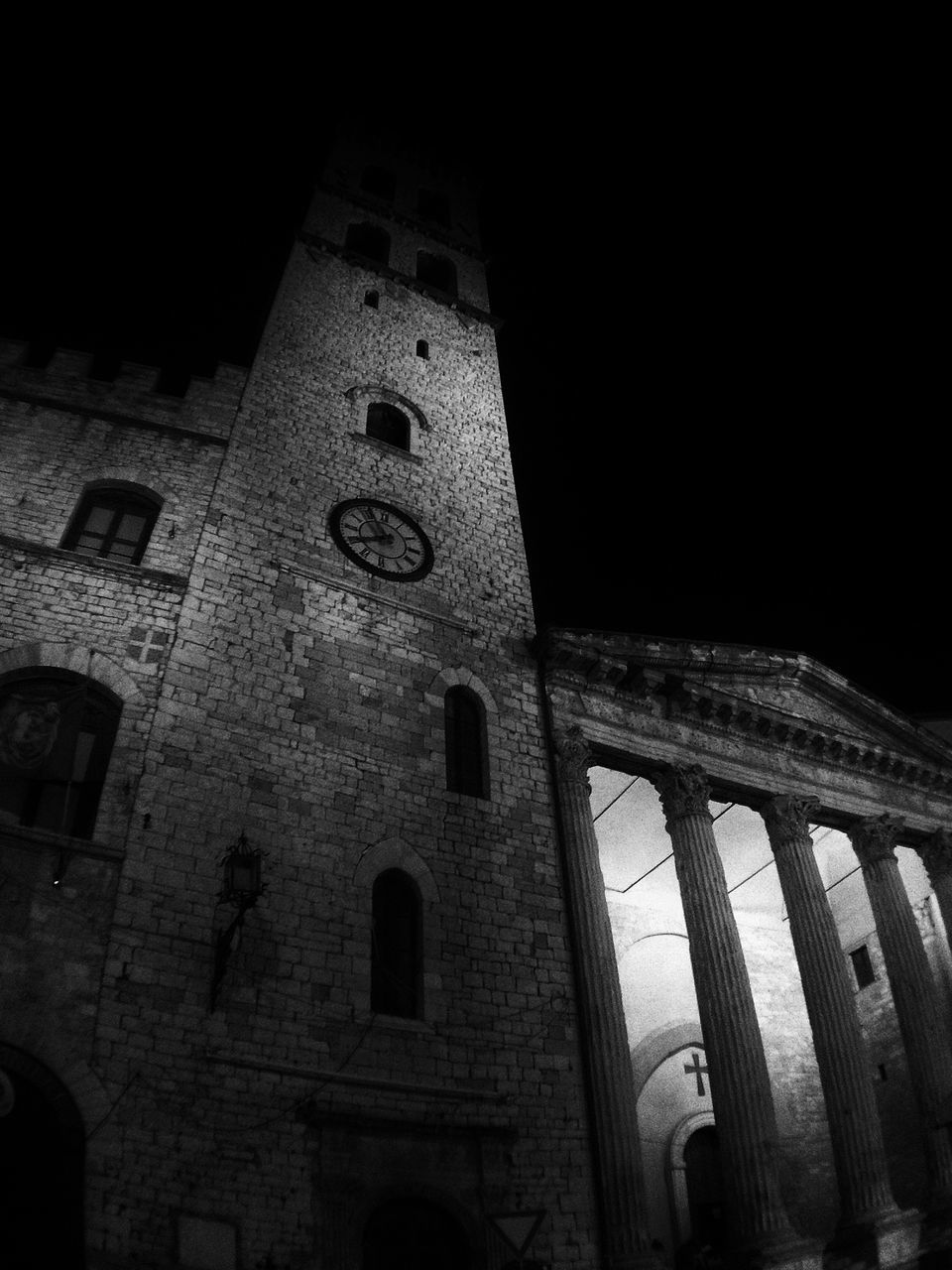 architecture, built structure, building exterior, low angle view, night, history, old, building, window, clear sky, sky, outdoors, no people, facade, city, arch, exterior, the past, historic, copy space