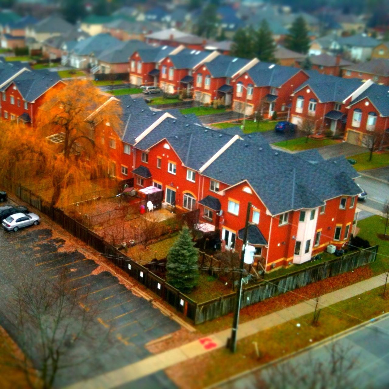 building exterior, architecture, built structure, water, city, high angle view, waterfront, residential structure, river, reflection, house, residential building, tree, outdoors, canal, residential district, no people, cityscape, day, transportation