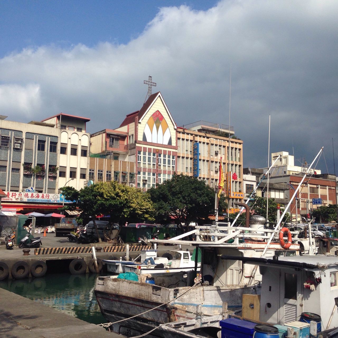 building exterior, architecture, built structure, nautical vessel, sky, water, moored, boat, transportation, mode of transport, cloud - sky, house, residential building, residential structure, harbor, cloud, cloudy, day, canal, outdoors