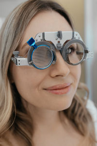 Close-up of young woman wearing sunglasses