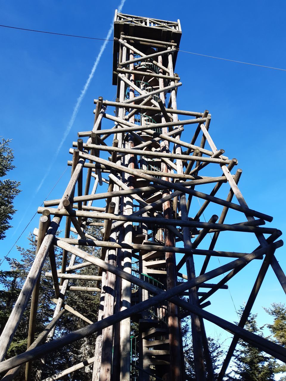 LOW ANGLE VIEW OF ELECTRICITY PYLON AGAINST CLEAR SKY