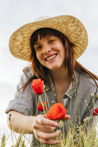 Portrait of a smiling young woman wearing hat