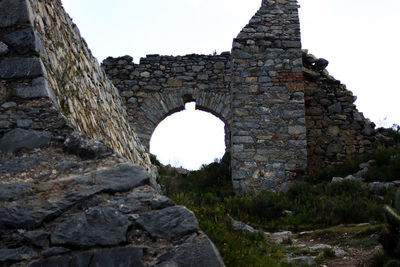 View of old ruin building against sky