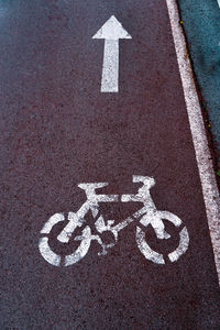 Bicycle traffic signal on the road