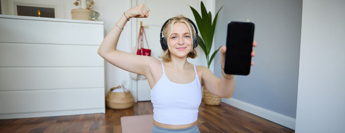 Portrait of young woman exercising in gym