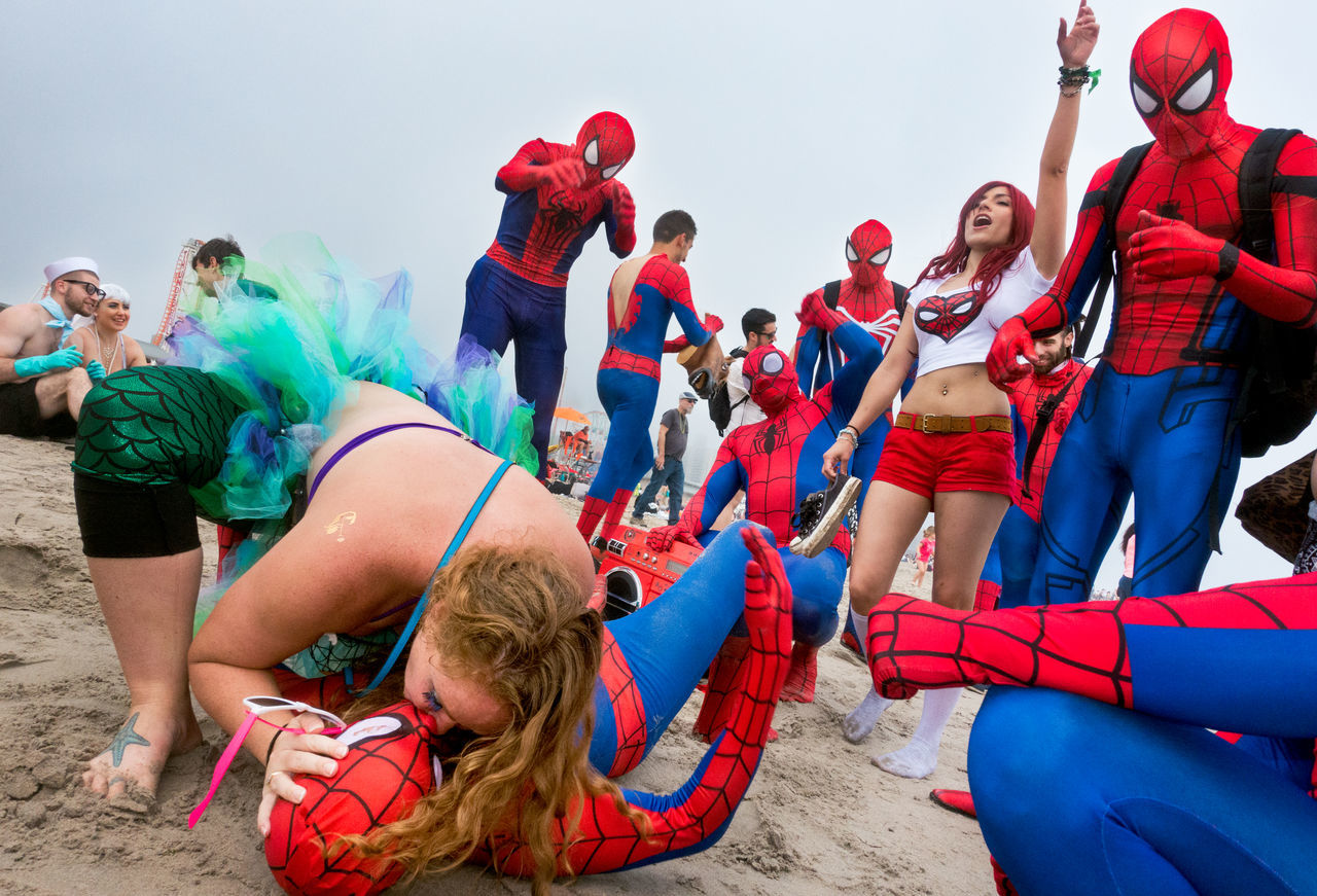real people, large group of people, day, outdoors, lifestyles, togetherness, men, leisure activity, red, women, young women, crowd, young adult, people