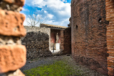 Old ruin building against sky