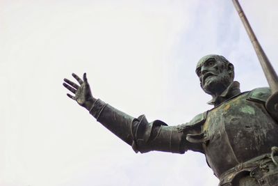 Don quixote bronze statue at plaza de espana