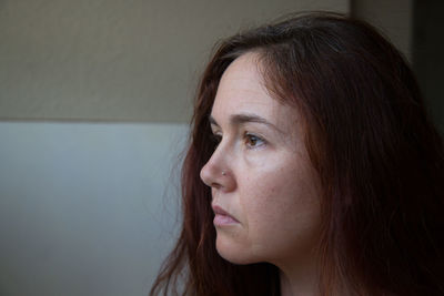 Close-up of thoughtful woman looking away