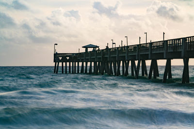 Long exposure of waves by pier