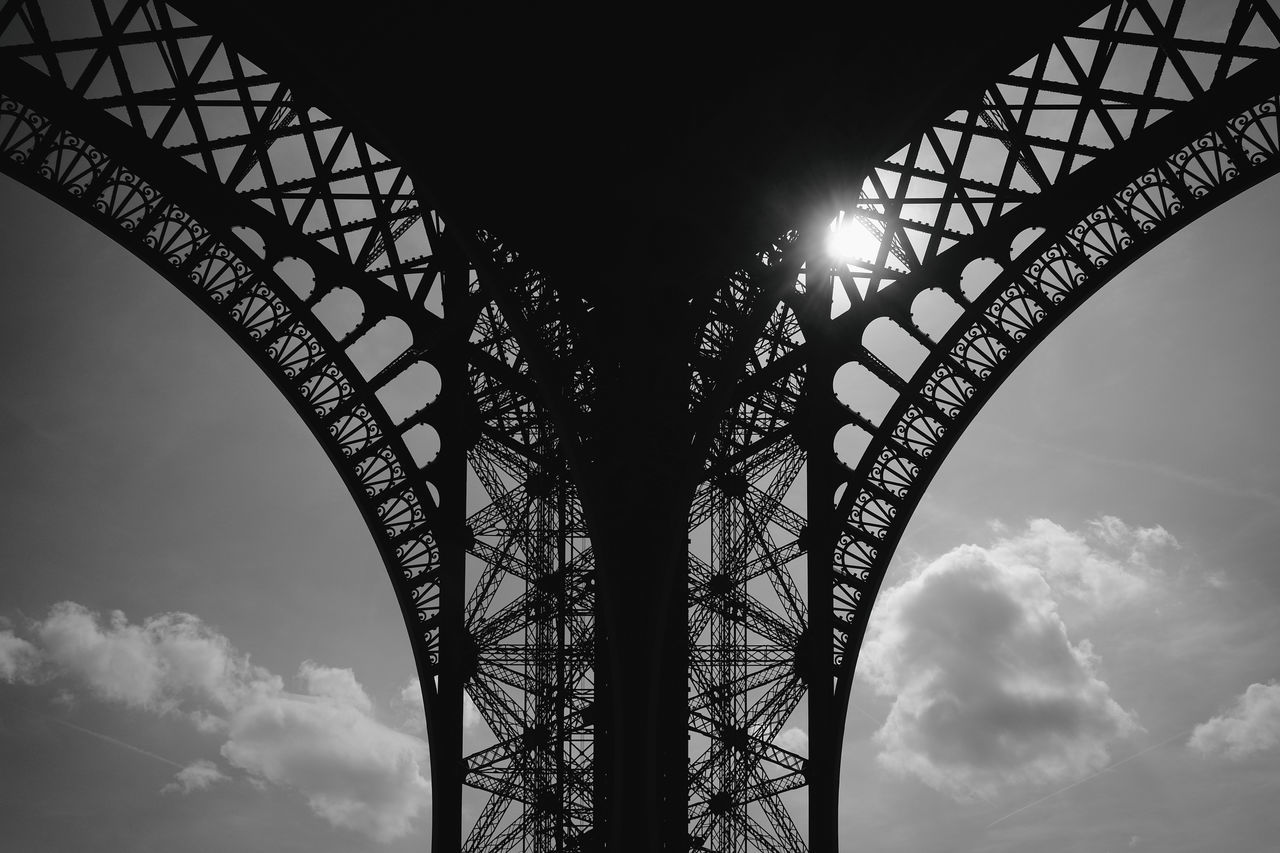 Eiffel tower black and white
