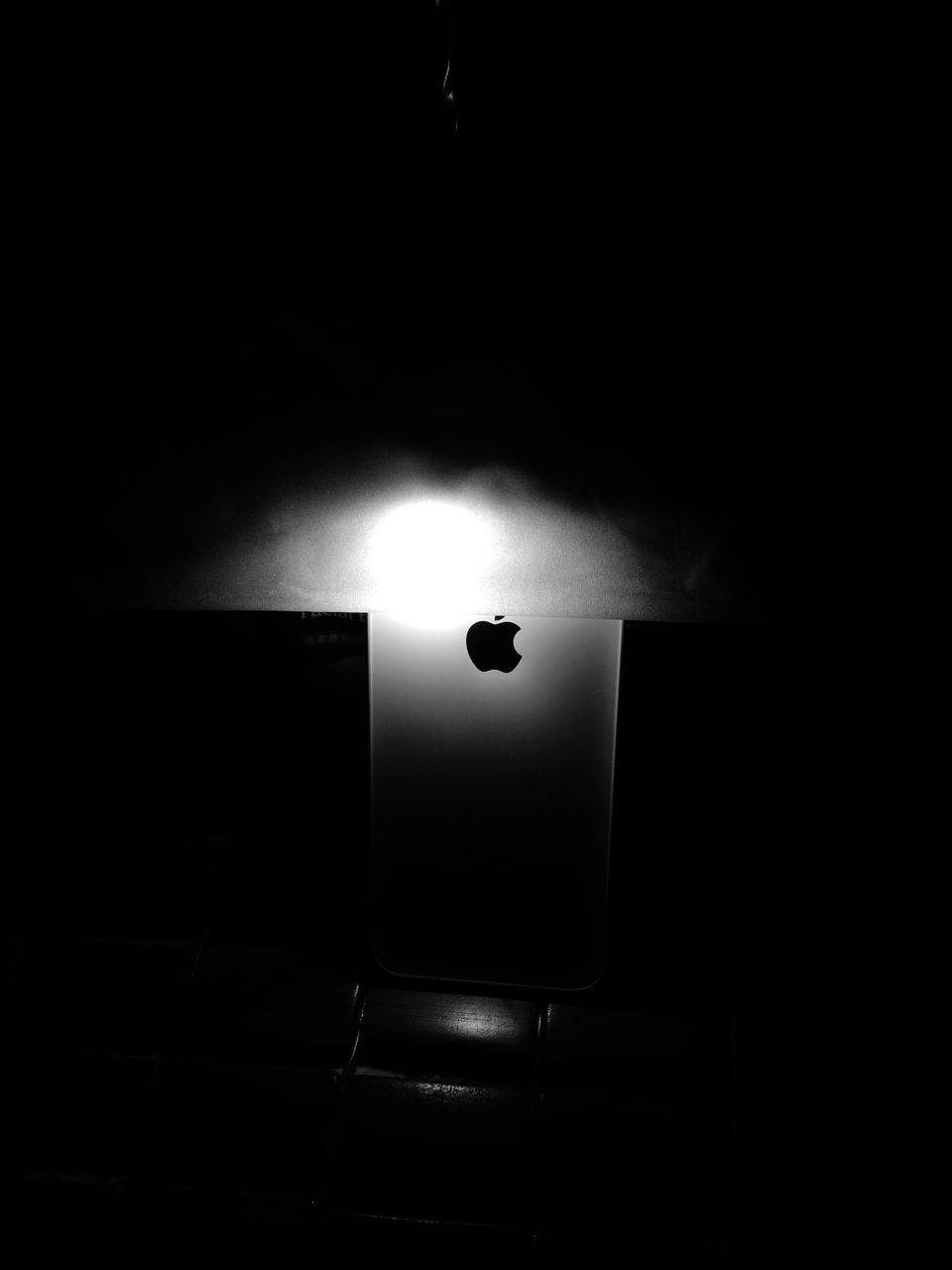 illuminated, darkroom, lighting equipment, indoors, dark, light - natural phenomenon, close-up, wall, electricity, electric light, black background, spotlight