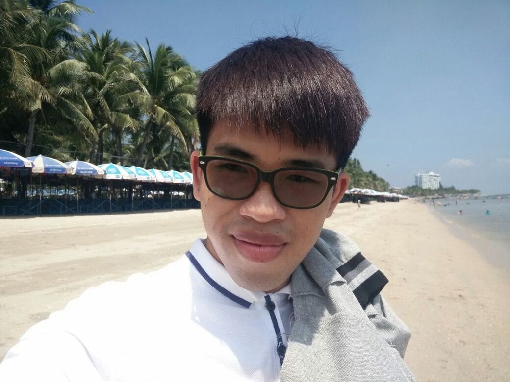 beach, portrait, looking at camera, person, sunglasses, sand, leisure activity, lifestyles, sunlight, front view, young adult, blue, shore, smiling, sky, water, day, sea